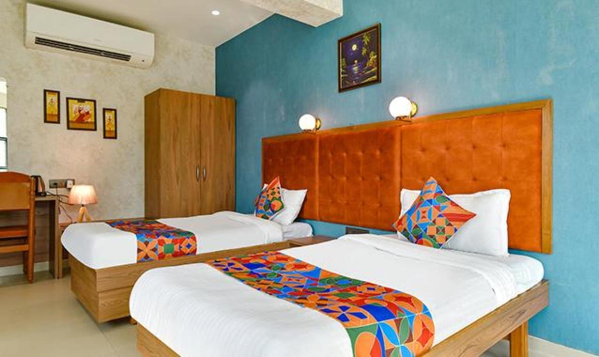 Fabhotel Siddharth Corporate - Vavol, Ґандінаґар Екстер'єр фото