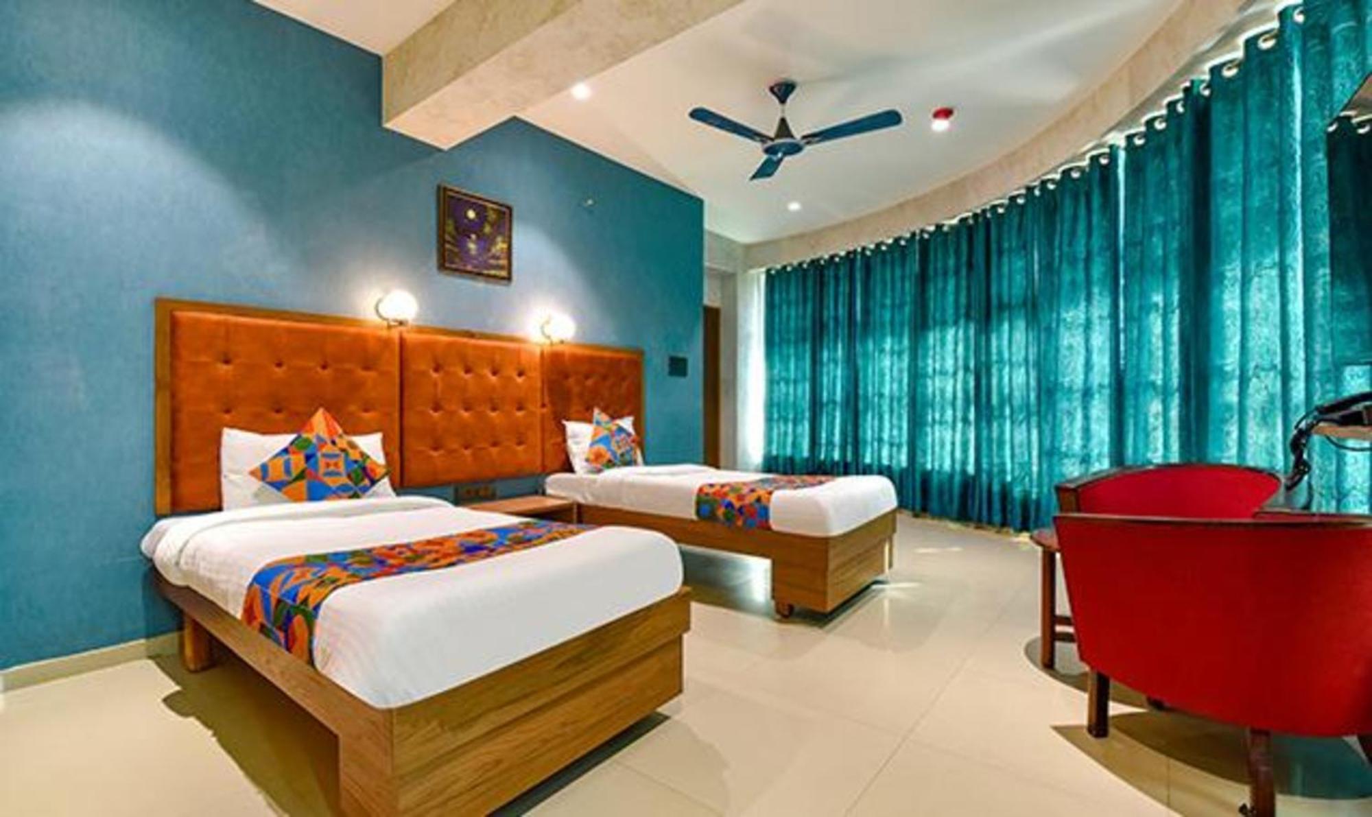 Fabhotel Siddharth Corporate - Vavol, Ґандінаґар Екстер'єр фото