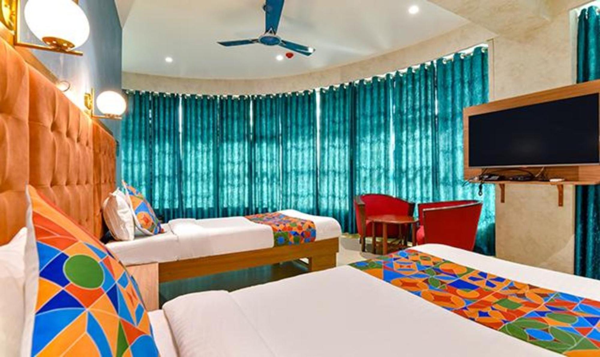 Fabhotel Siddharth Corporate - Vavol, Ґандінаґар Екстер'єр фото