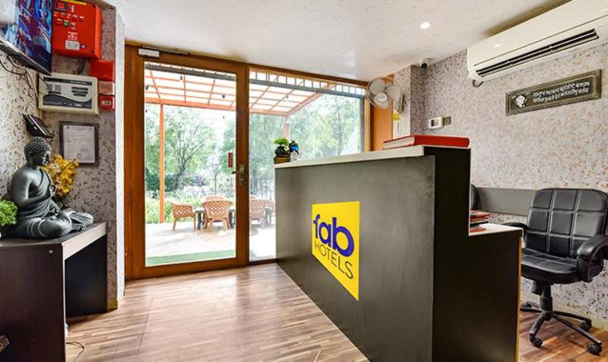 Fabhotel Siddharth Corporate - Vavol, Ґандінаґар Екстер'єр фото