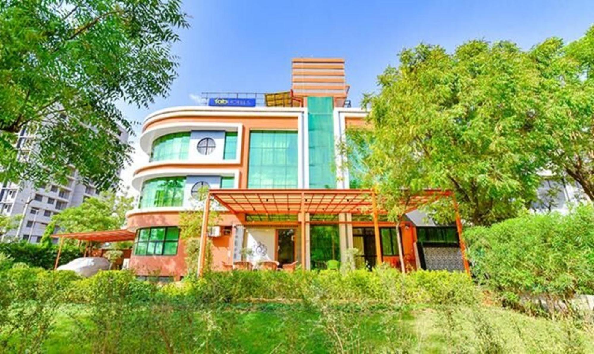 Fabhotel Siddharth Corporate - Vavol, Ґандінаґар Екстер'єр фото