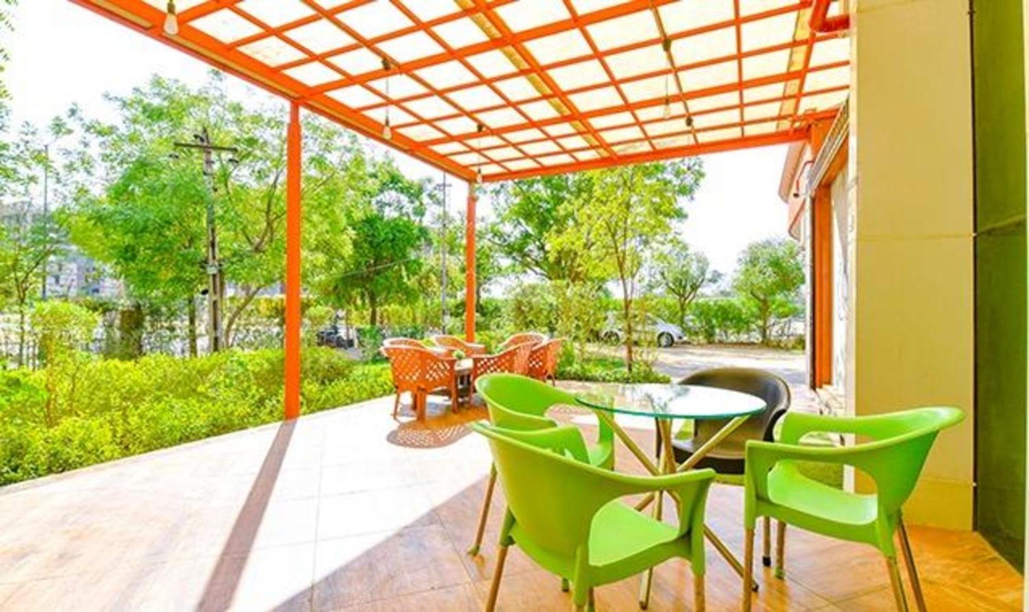 Fabhotel Siddharth Corporate - Vavol, Ґандінаґар Екстер'єр фото