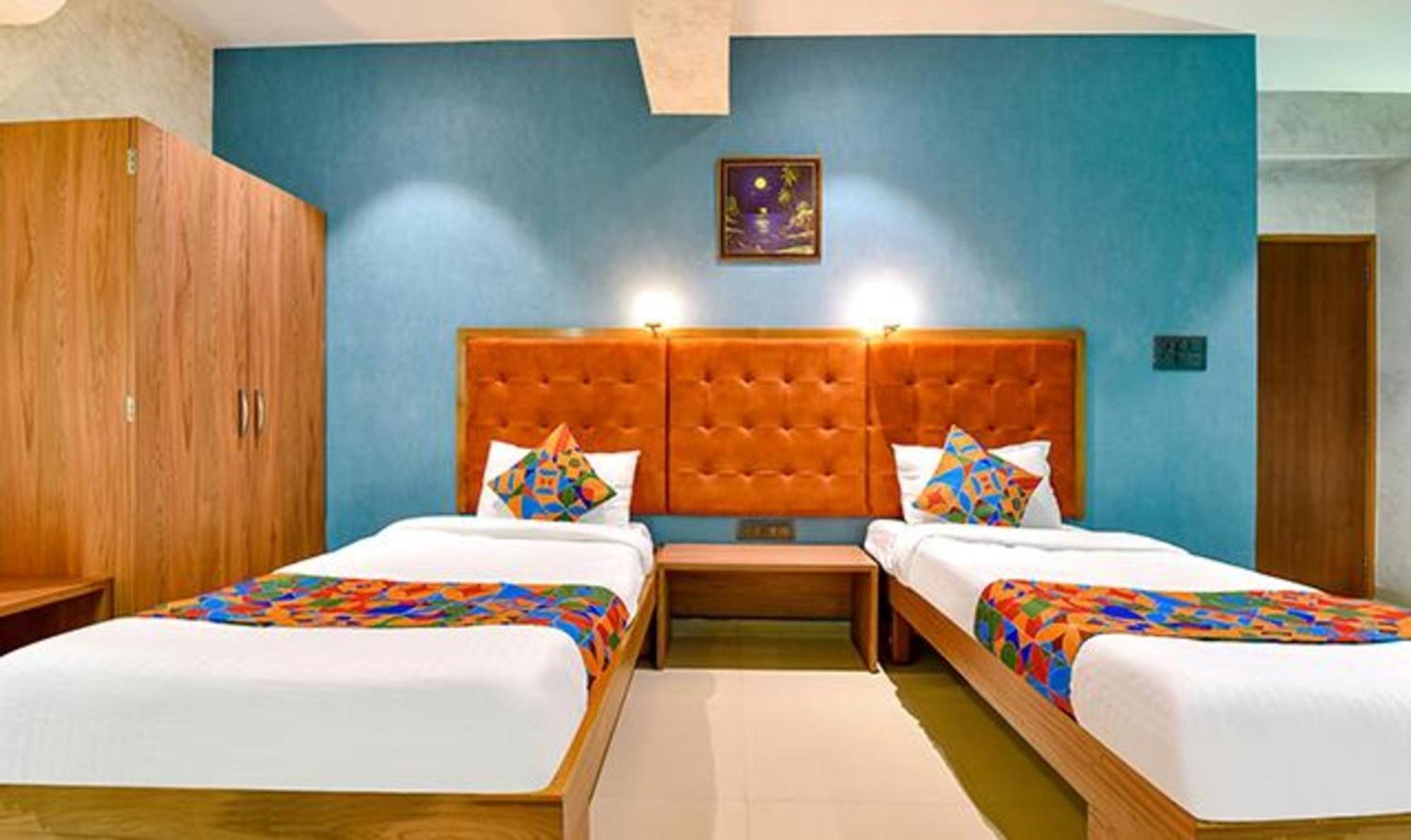 Fabhotel Siddharth Corporate - Vavol, Ґандінаґар Екстер'єр фото